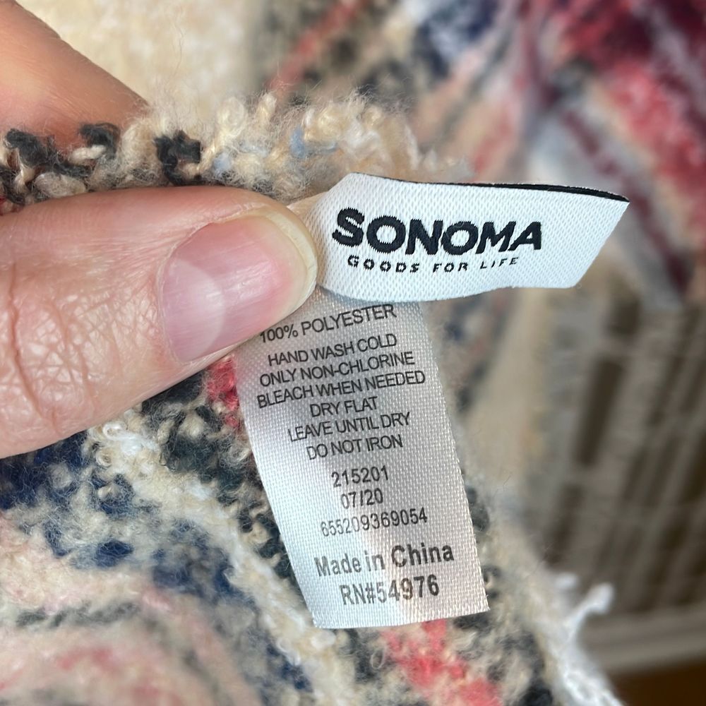 Sonoma Super Soft Plaid Print Fringe Trim Boucle Knit Triangle Scarf OS - Picture 4 of 7